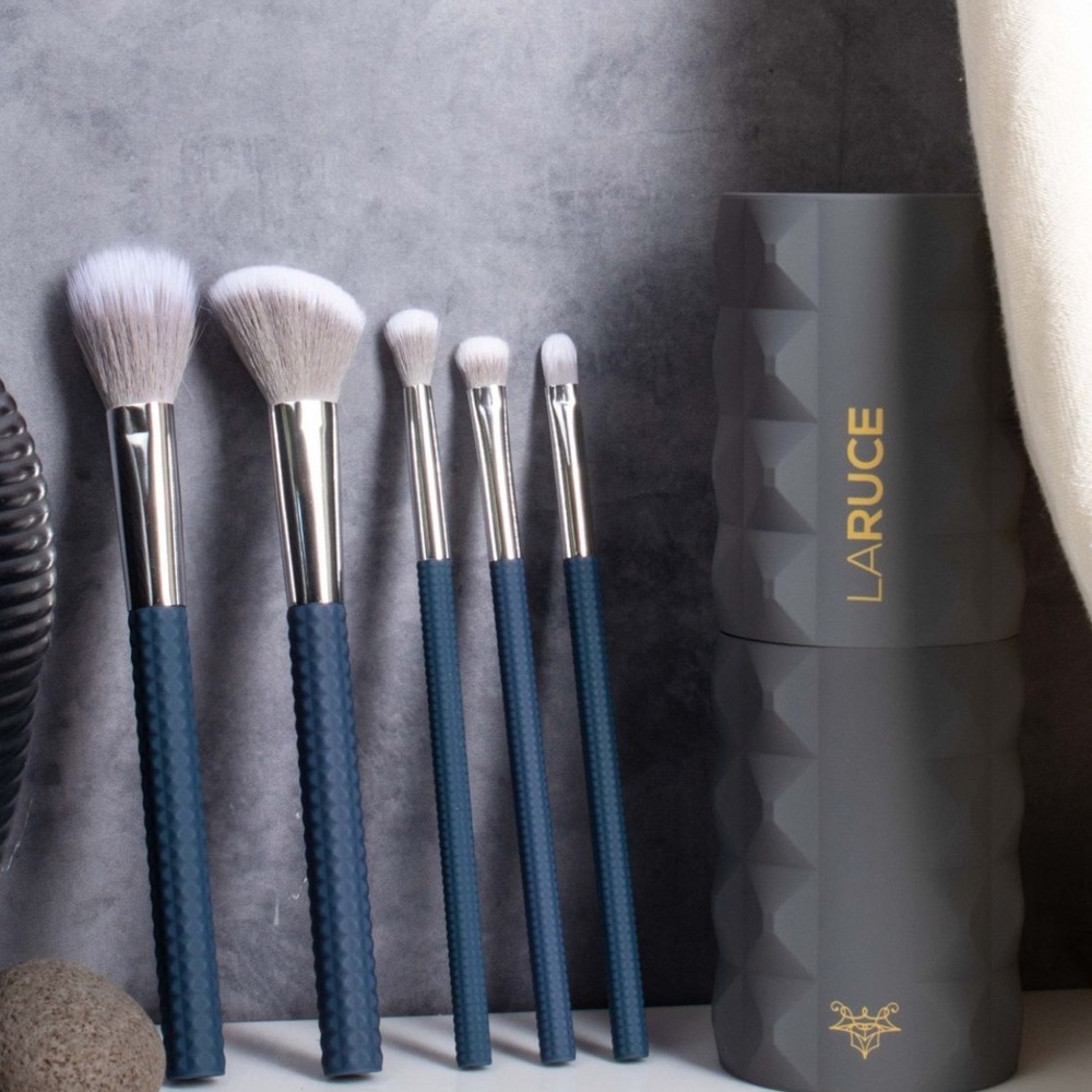 🌿 LARUCE BEAUTY Christine Set 5-pc Brush Set - Picture 2 of 3